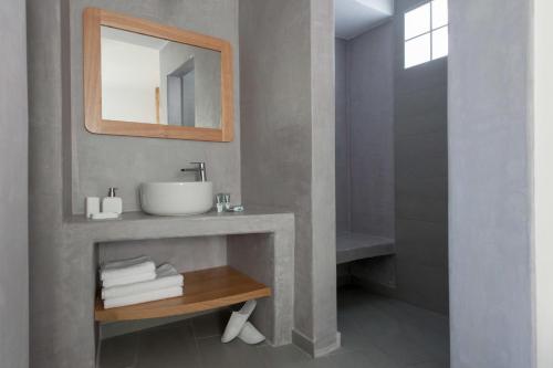 Neptune Luxury Suites - image 11