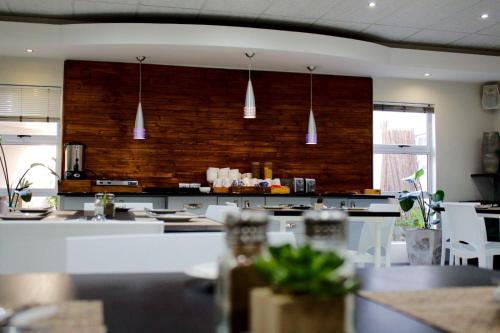 Lion Lodge 2