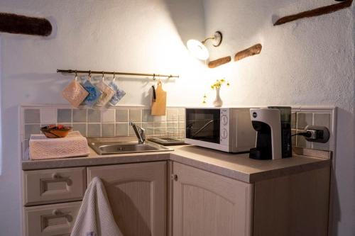 Iekārtas, Casa storica Austis, Sardegna in Austis