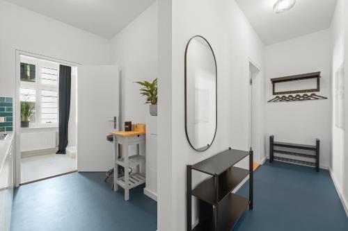 The Straßburger, stylish 3 BR apartment in Mitte, group & family friendly, 4- 6 Guests, Берлин (фото 10)