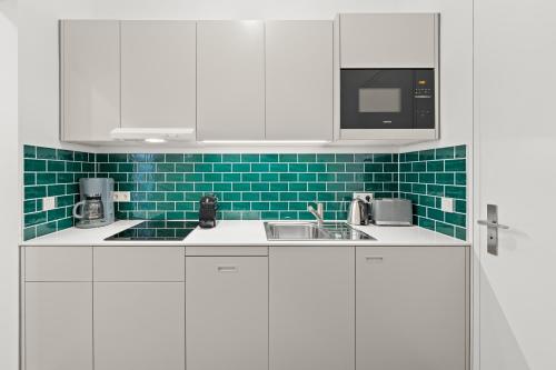 The Straßburger stylish 3 BR apartment in Mitte group & family friendly 4- 6 Guests - image 4