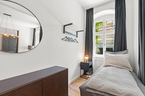 The Straßburger, stylish 3 BR apartment in Mitte, group & family friendly, 4- 6 Guests, Берлин (фото 7)