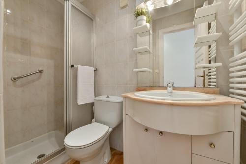 Apartment with Sea View image 10