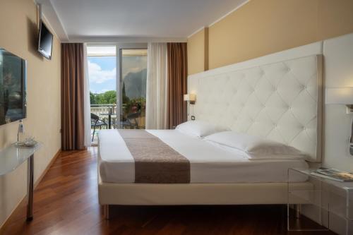 Classic Double or Twin Room with Balcony