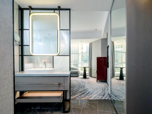 room detail thumbnail 2