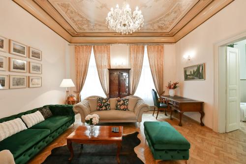Stunning Charles Bridge Apartment, Praga
