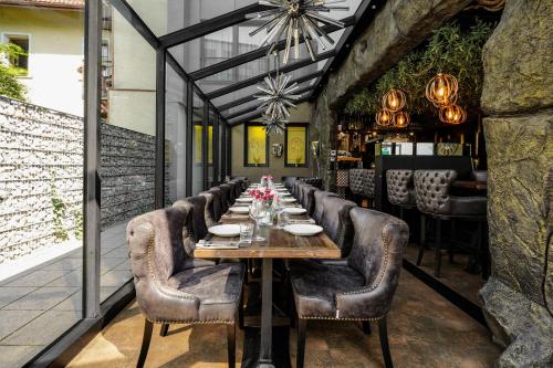 Art Suites Luxury Hotel 2