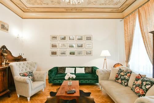 Stunning Charles Bridge Apartment, Praha (fotografie 8)