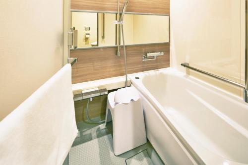 room detail thumbnail 2