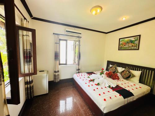 Deluxe Double Room with Balcony image 6