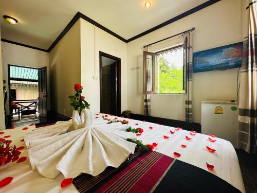 Deluxe Double Room with Balcony image 2