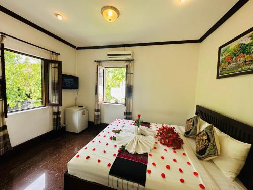 Deluxe Double Room with Balcony room in Thatsaphone Hotel