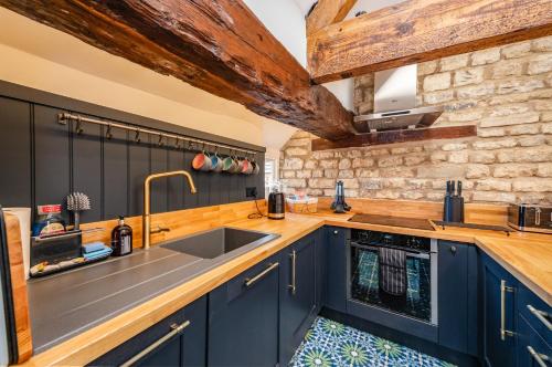 Stylish central 6 bedroom converted Granary