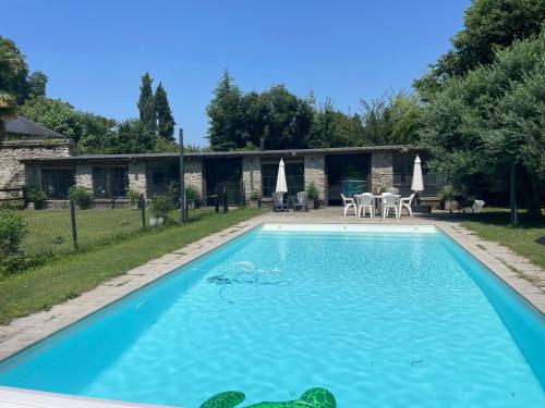 Chateau pool house - Location saisonnière - Assat