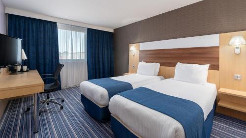 Holiday Inn Express Leigh - Sports Village an IHG Hotel - image 7