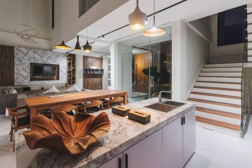 Noix De Coco - Modern 4 BR Villa