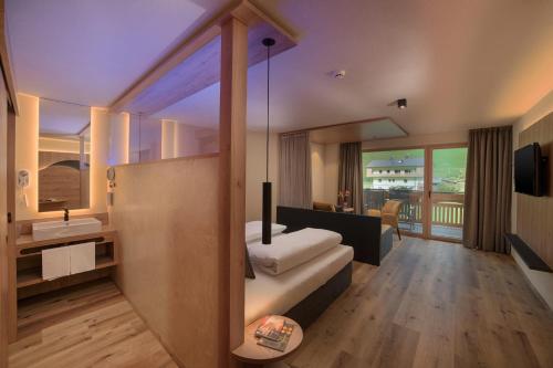 Junior Suite with Mountain View