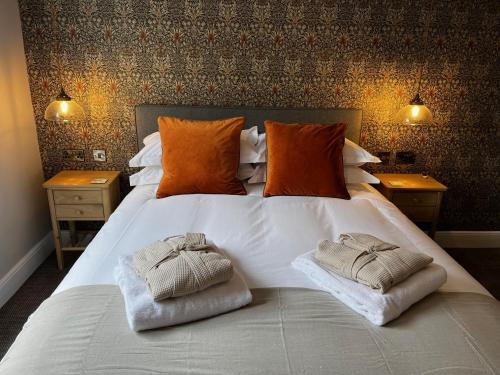 . The Crown Pub and Hotel