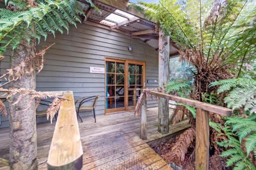 ระเบียง/ชานเรือน, เครเดิล ฟอเรสต์ อินน์ (Cradle Forest Inn) in แครเดิ้ลเมาเท่น