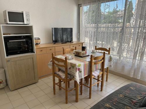 Appartement Le Grau-du-Roi, 2 pièces, 4 personnes - FR-1-250-114