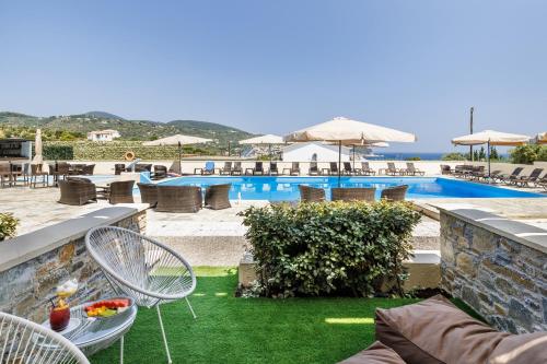 Junior Suite with Pool View