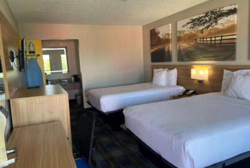 Days Inn & Suites Mobile