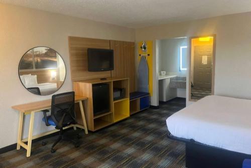 Days Inn & Suites Mobile