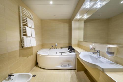 浴室, 阿瓦隆宮酒店 (Avalon Palace) in 捷爾諾波爾