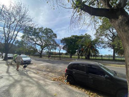 2 dormitorios- Casa en planta alta frente al Parque