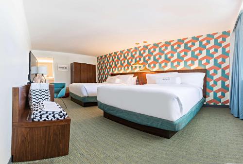 2 queen beds