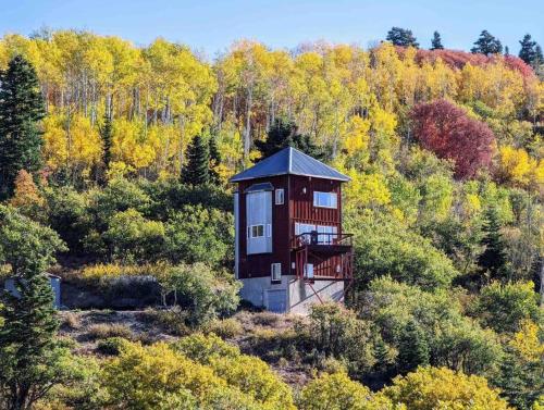 Towerhouse - Modern Cabin @ 8,000ft