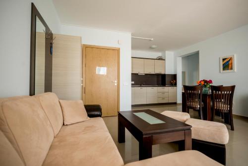 2 double beds, 1 sofa bed