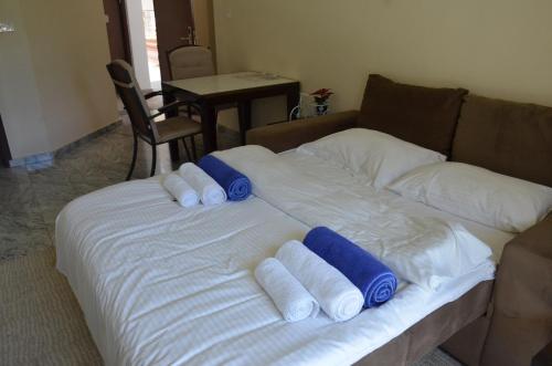 1 double bed, 1 sofa bed