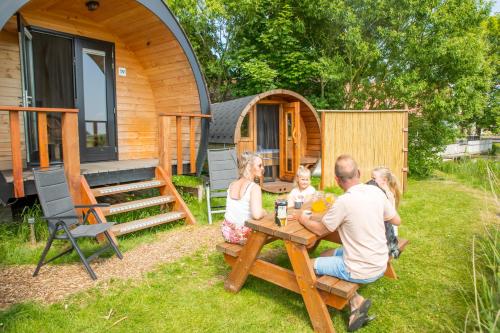 Pod Hotelkamer aan het water in Dongeradeel