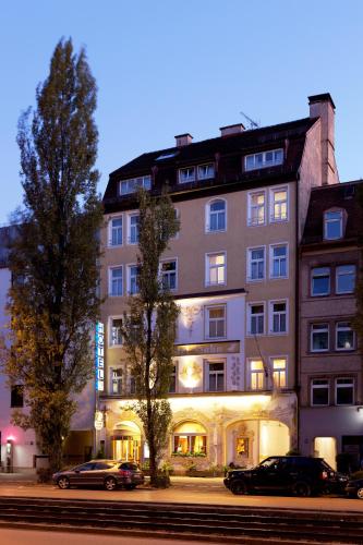Hotel Hahn - main image