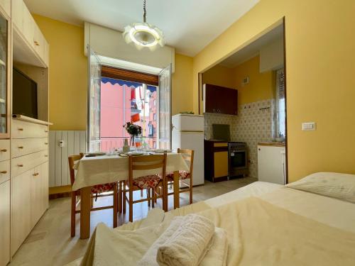  [150 metri dal Mare] Bilocale con balcone in Borghetto Santo Spirito