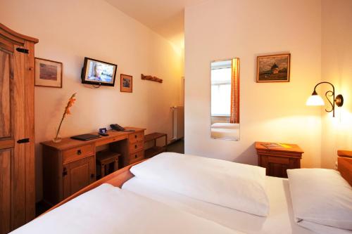 1 queen bed