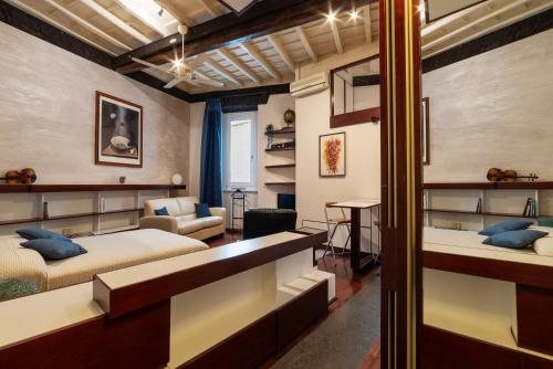 Piazza Navona Petite House, Rome (photo 3)