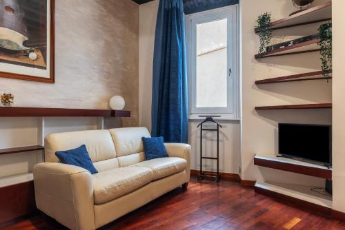 Piazza Navona Petite House, Rome (photo 10)