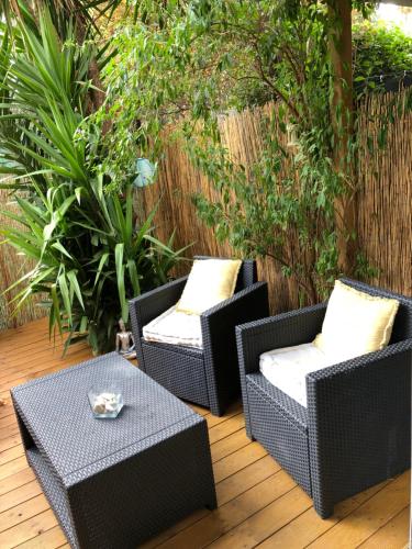 Agreable T2 traversant RDC avec terrasse - balcon - Parking 2 places - Clim portative in Alco