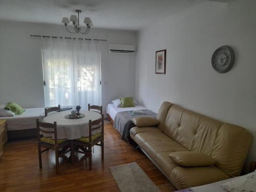 Apartman Rebeka - image 11