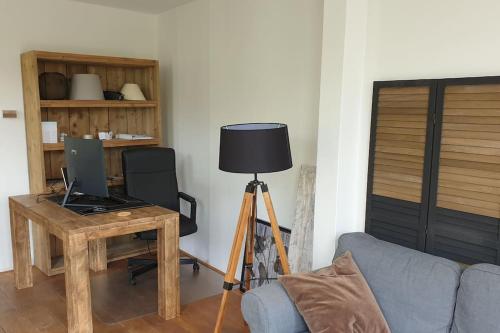 Amsterdam - Bright, canal-side, central, renovated 1BR, Amsterdam (zdjęcie 2)