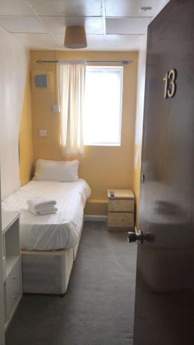 Acorn Lodge Guest House - image 8