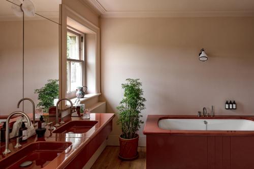 Cowley Manor Hotel - image 12
