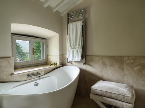 477000235 Villa di Piazzano - Small Luxury Hotels of the World