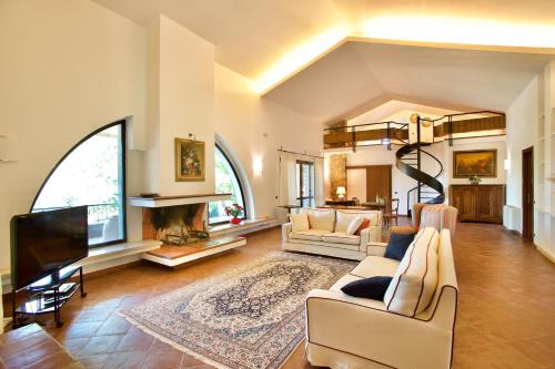 共用Lounge/電視區, Villa del Nibbio luxury villa with pool in Umbria in 菲庫萊