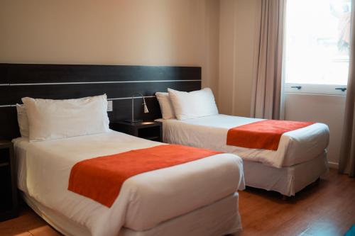 2 twin beds