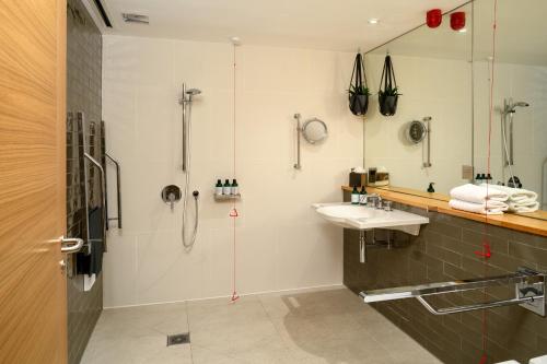 Market Street hotel - image 13