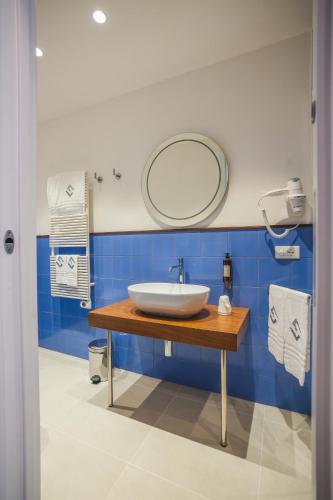 Deluxe Room image 5