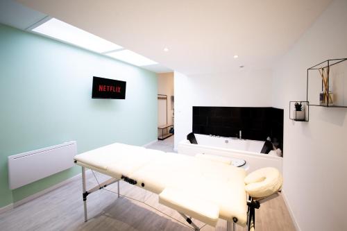 NG SuiteHome - Lille I Roubaix Barbieux I Croix - Balnéo - Relax area - Netflix - Wifi - Kitchenette